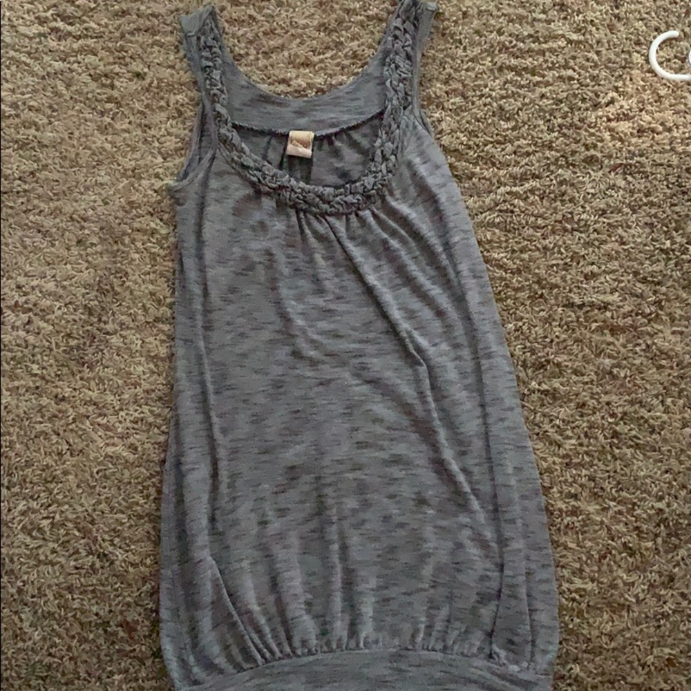 Bke tank gray and black. Tighter band at bottom.